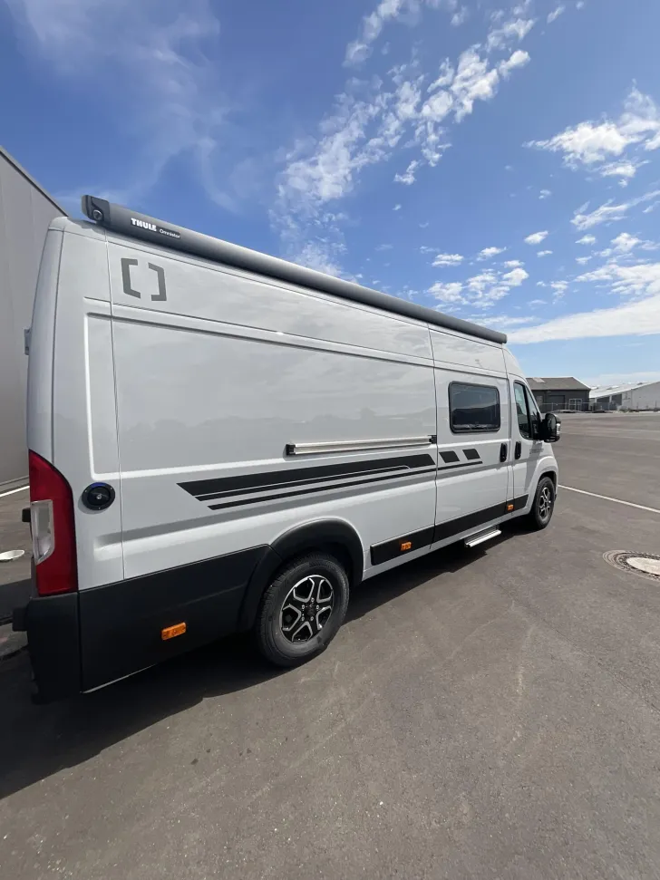 Fahrzeugbild Crosscamp ELMNT 6.4 ES Peugeot Schwenkbad, Automatik #4