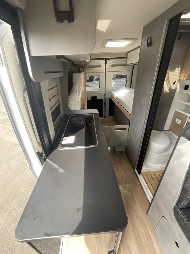 Fahrzeugbild Crosscamp ELMNT 6.4 ES Peugeot Schwenkbad, Automatik #14