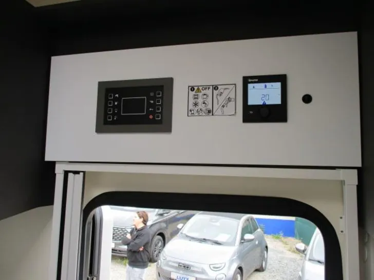 Fahrzeugbild Forster A F699 EB Hundemobil Verfügbar ab 30.10.2026 #55