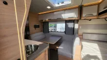 Sitzgruppe Knaus Südwind 500 QDK Black Selection 3 Etagenbett mit Garagentür