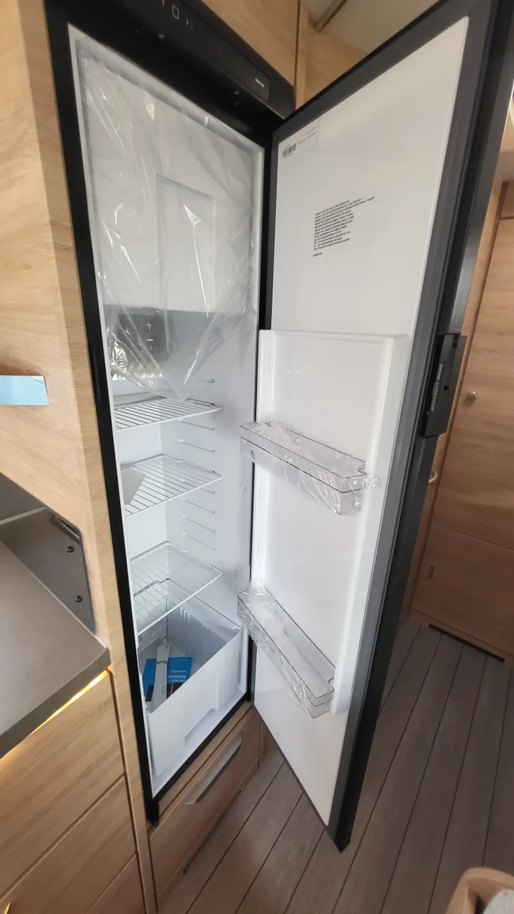 Küchen Knaus Südwind 500 QDK Black Selection 3 Etagenbett mit Garagentür