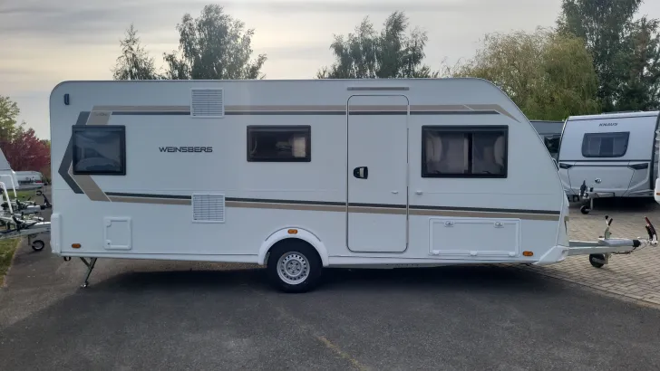 Schräg Vorne Weinsberg CaraOne 550 QDK 3 x Paket, Aufl. 1700kg