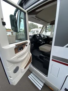 Fahrzeugbild Carthago chic c-line I 4.9 LE L Mercedes Super Paket + 32" TV #33