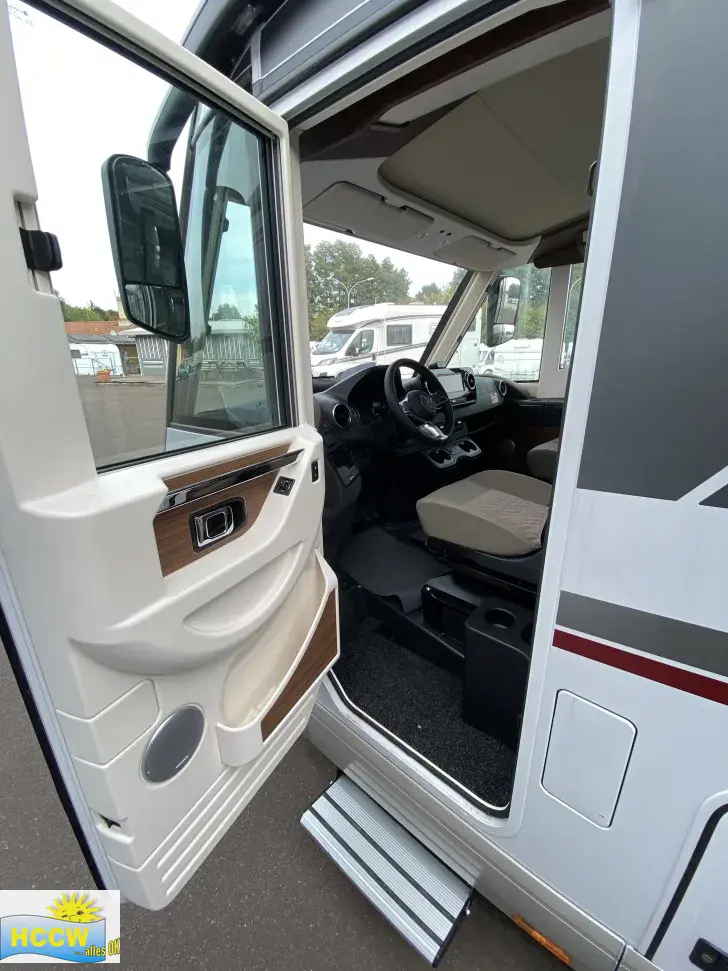 Fahrzeugbild Carthago chic c-line I 4.9 LE L Mercedes Super Paket + 32" TV #33