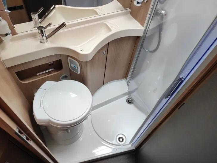Fahrzeugbild Carthago C2-tourer I 143 KB LE comfort Mercedes #15