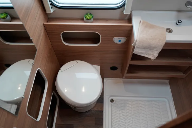 Fahrzeugbild Weinsberg CaraHome 650 DG Markise | Navi | 6 Gurtplätze #14