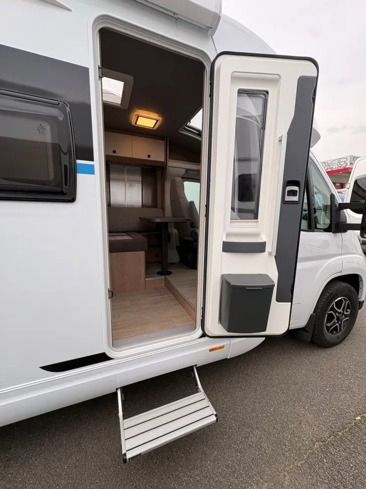 Fahrzeugbild Hobby OnTour C 700 GQ Automatik/GFK-Dach/Tempomat #9