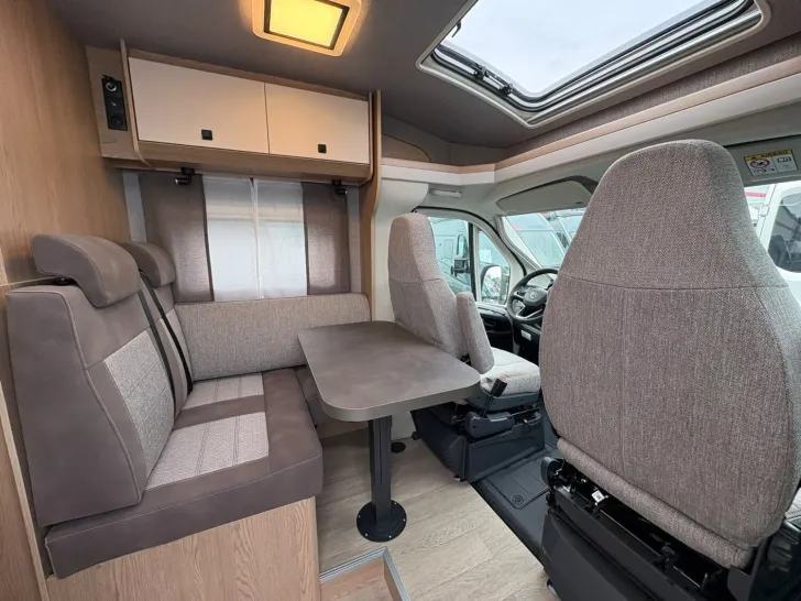 Fahrzeugbild Hobby OnTour C 700 GQ Automatik/GFK-Dach/Tempomat #10