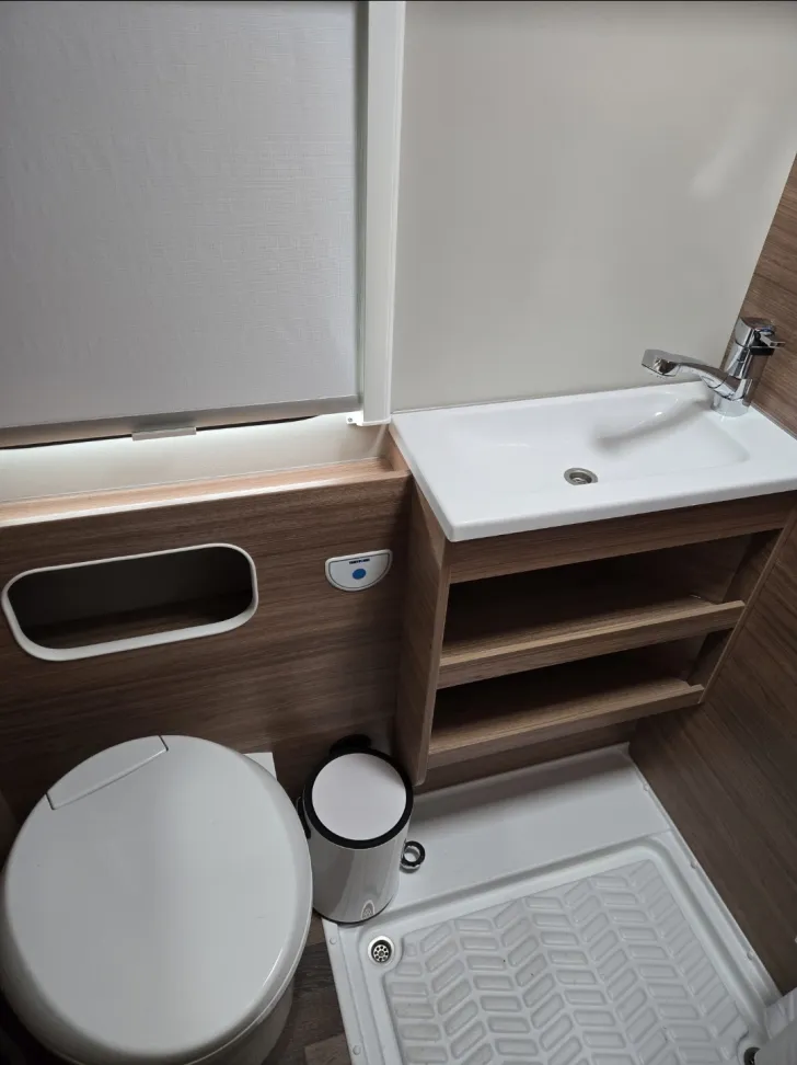 Fahrzeugbild Weinsberg CaraHome 650 DG 15 Monate alt wie neu mit viel #9