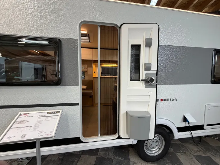 Fahrzeugbild LMC Style 440 D #2