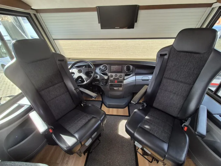 Fahrzeugbild Niesmann + Bischoff Flair 800i LEBW Top Ausstattung. 5 Gurtplätze #15