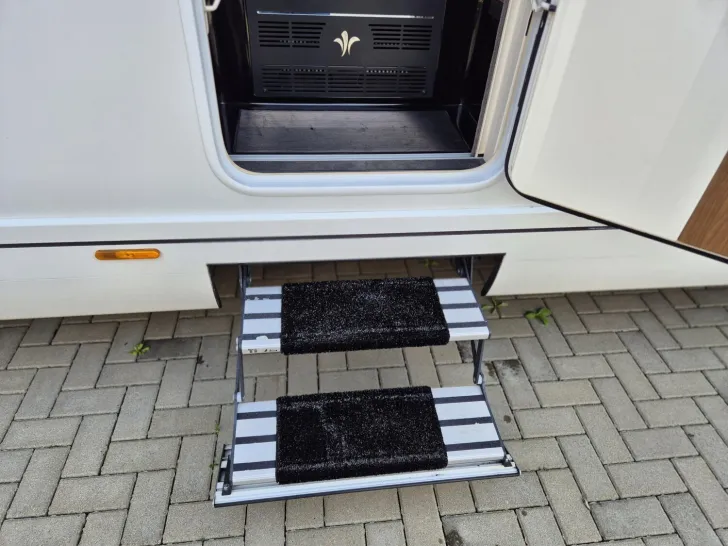 Fahrzeugbild Niesmann + Bischoff Flair 800i LEBW Top Ausstattung. 5 Gurtplätze #32