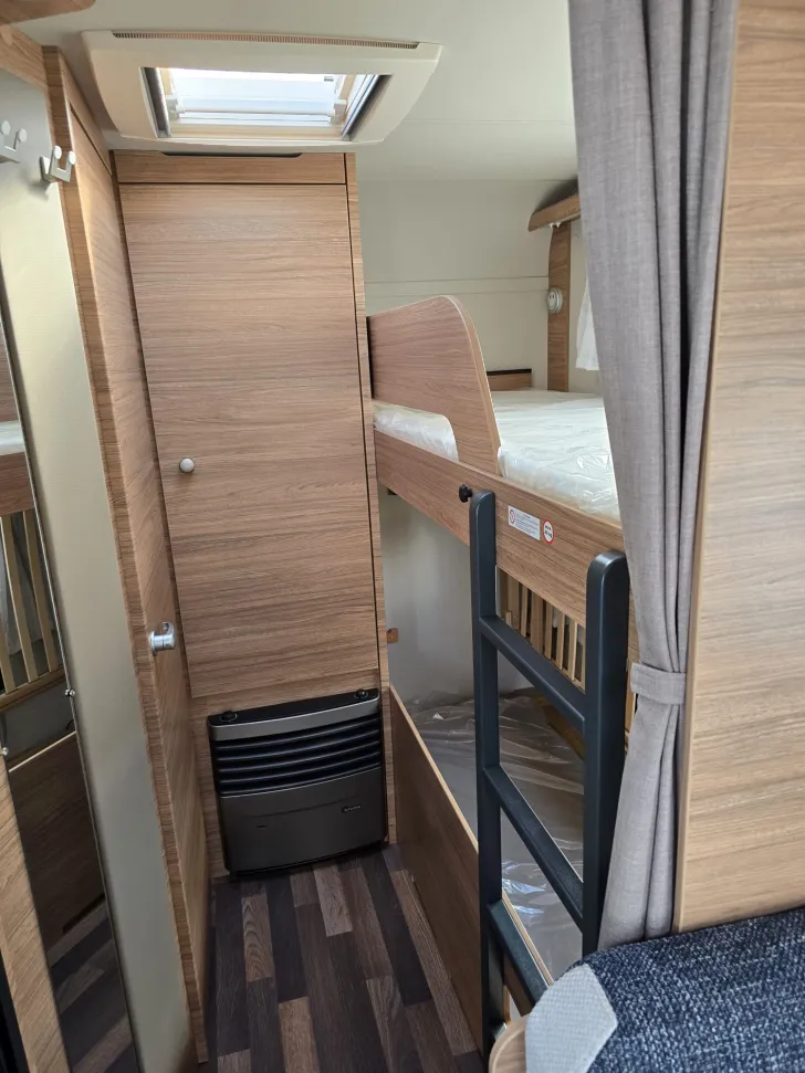 Fahrzeugbild Weinsberg CaraOne 550 QDK Mover, Klima, Radträger #6
