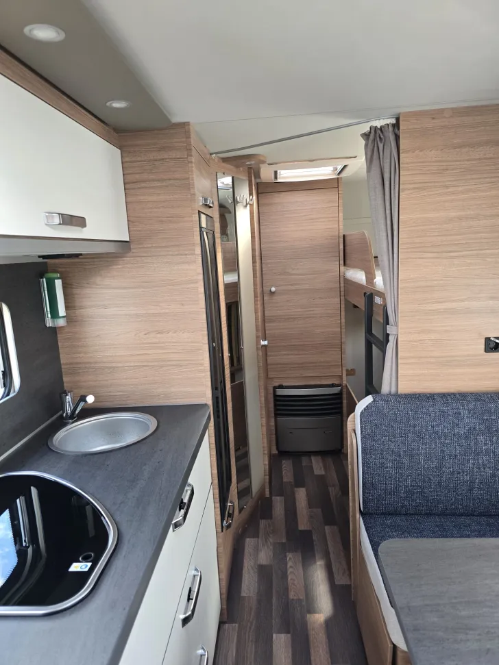 Fahrzeugbild Weinsberg CaraOne 550 QDK Mover, Klima, Radträger #7