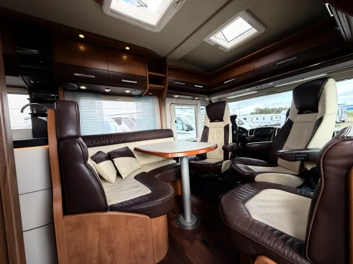 Fahrzeugbild Carthago C1-tourer I 142 Solar, Wechselrichter #3