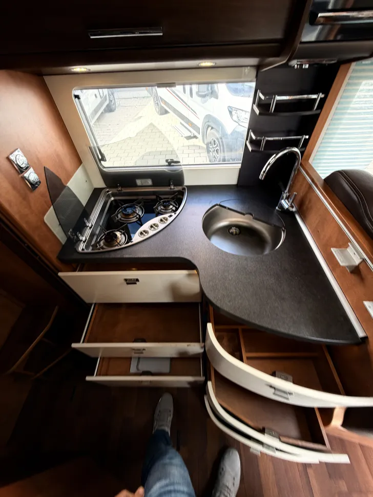 Fahrzeugbild Carthago C1-tourer I 142 Solar, Wechselrichter #4