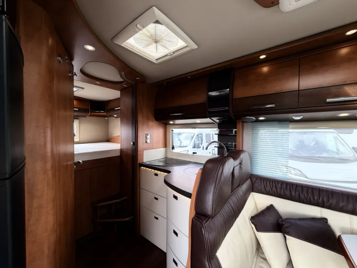 Fahrzeugbild Carthago C1-tourer I 142 Solar, Wechselrichter #5