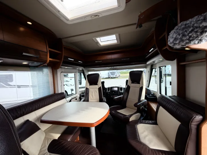 Fahrzeugbild Carthago C1-tourer I 142 Solar, Wechselrichter #6