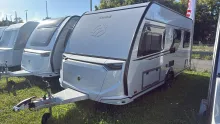 Schräg Vorne Knaus Südwind 450 FU 60 YEARS Die Caravan Ikone