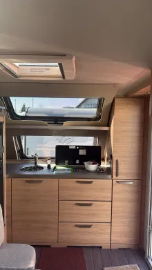 Küchen Knaus Südwind 650 PEB Black Selection Großzügiger Reisekomfort