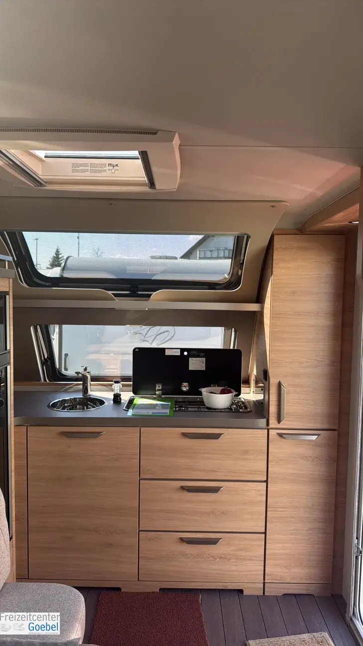 Küchen Knaus Südwind 650 PEB Black Selection Großzügiger Reisekomfort
