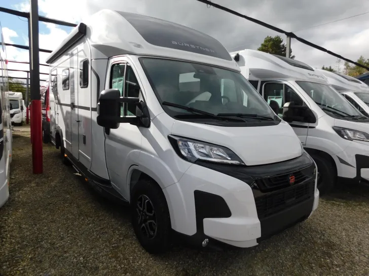 Fahrzeugbild Bürstner Signature SFT 7.1 Combi6E, Navi, 32-Zoll TV #1