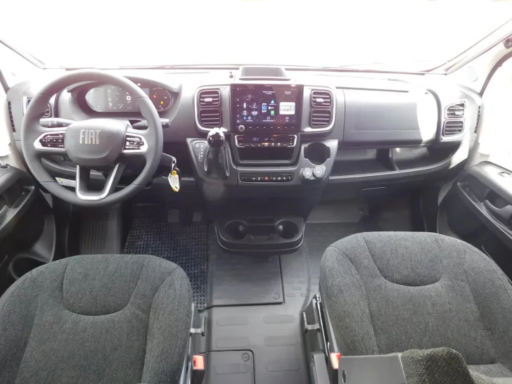 Fahrzeugbild Bürstner Signature SFT 7.1 Combi6E, Navi, 32-Zoll TV #6