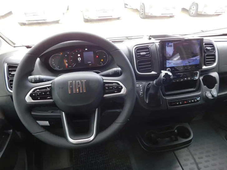 Fahrzeugbild Bürstner Signature SFT 7.1 Combi6E, Navi, 32-Zoll TV #7