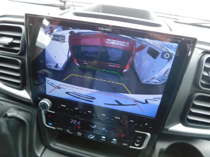 Fahrzeugbild Bürstner Signature SFT 7.1 Combi6E, Navi, 32-Zoll TV #8