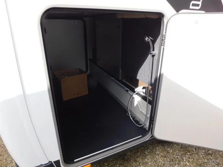 Fahrzeugbild Bürstner Signature SFT 7.1 Combi6E, Navi, 32-Zoll TV #9