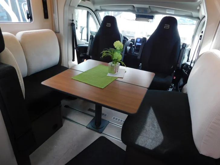 Fahrzeugbild Bürstner Signature SFT 7.1 Combi6E, Navi, 32-Zoll TV #16