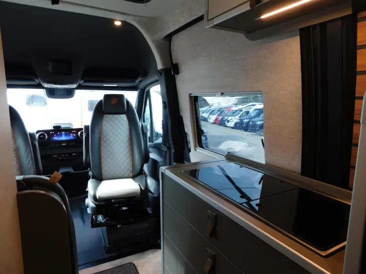 Fahrzeugbild Hymer Grand Canyon S CrossOver 600 2.8T AHK, 220WSolar #16