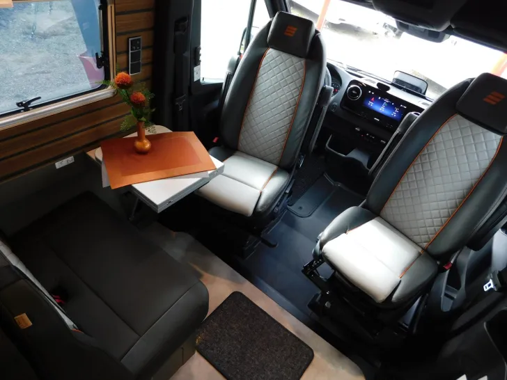 Fahrzeugbild Hymer Grand Canyon S CrossOver 600 2.8T AHK, 220WSolar #17