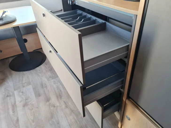 Fahrzeugbild LMC Tandero 480 D /Franz.Bett/Rundsitzgruppe #14