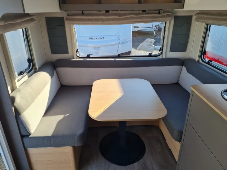 Fahrzeugbild LMC Tandero 480 D /Franz.Bett/Rundsitzgruppe #16