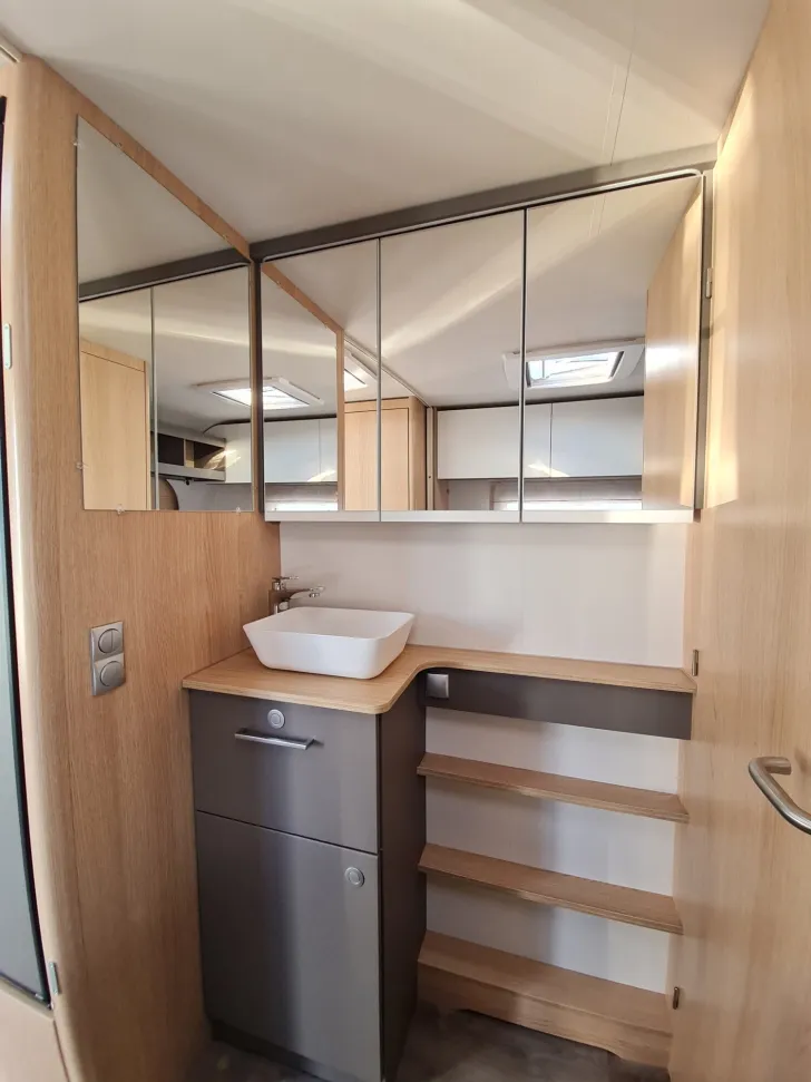 Fahrzeugbild LMC Tandero 480 D /Franz.Bett/Rundsitzgruppe #21