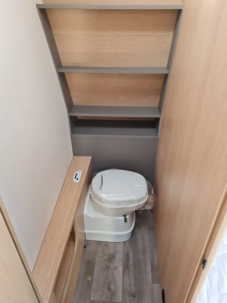 Fahrzeugbild LMC Tandero 480 D /Franz.Bett/Rundsitzgruppe #25