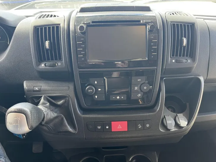 Fahrzeugbild Eura Mobil Integra Line 725 QB Autom.Getr-Klimaanlage-150PS #19