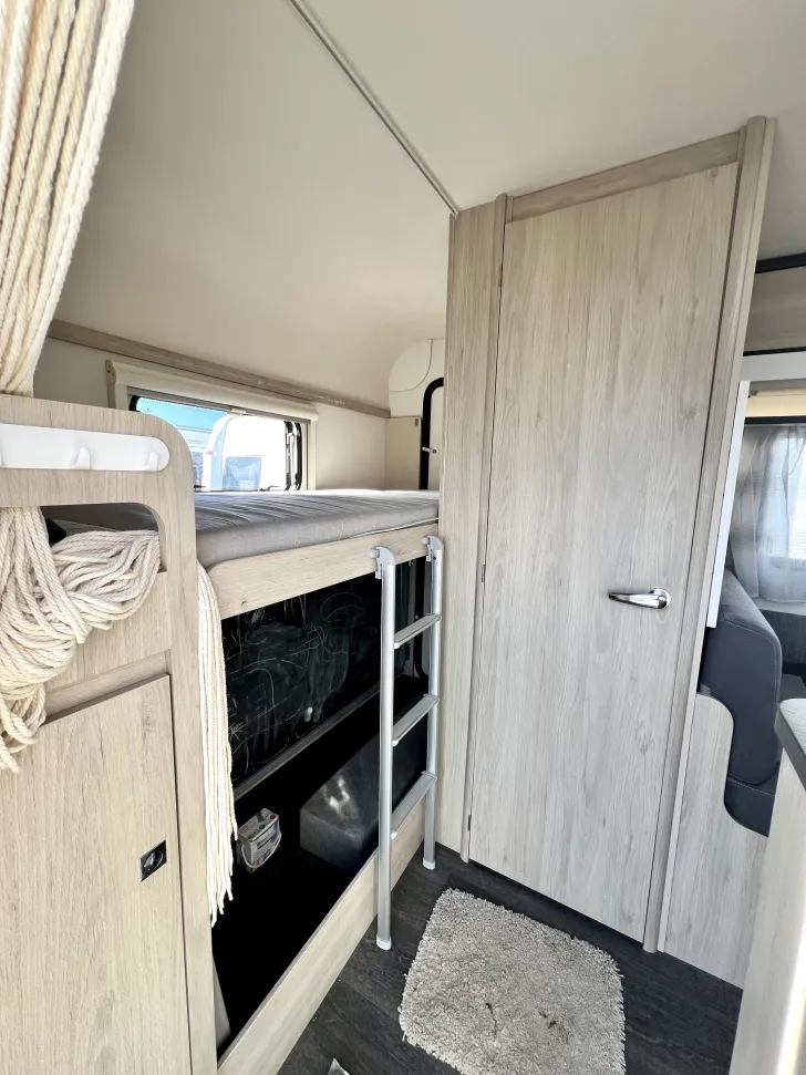 Fahrzeugbild Sterckeman Starlett 470 PE mit Mover und Sackmarkise #20