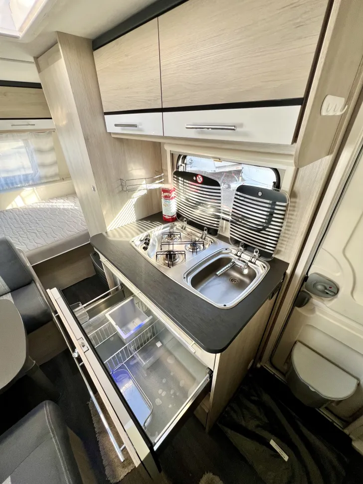 Fahrzeugbild Sterckeman Starlett 470 PE mit Mover und Sackmarkise #22