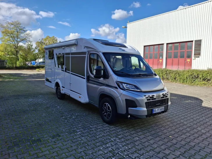 Fahrzeugbild Carado V 347 #2