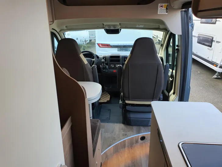 Fahrzeugbild Carado pro CV 640 /Schlafdach/Modell 2024 #17