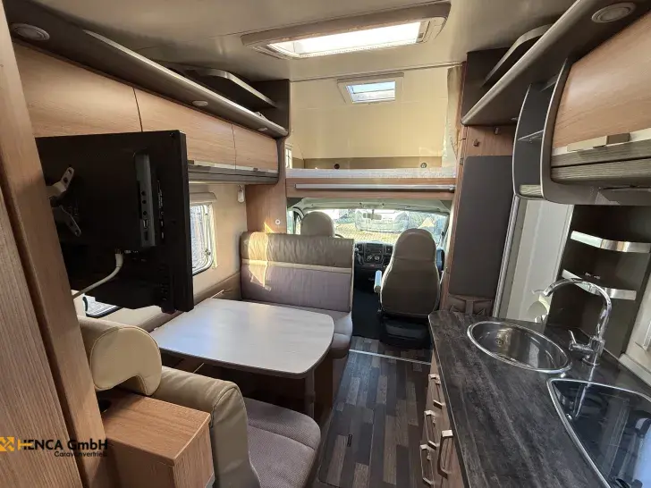 Fahrzeugbild Knaus Sky Traveller 600 DKG **6 Sitzplätze** #11