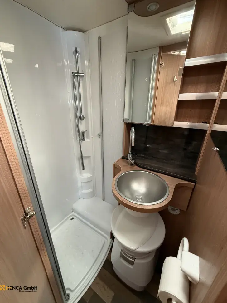Fahrzeugbild Knaus Sky Traveller 600 DKG **6 Sitzplätze** #16