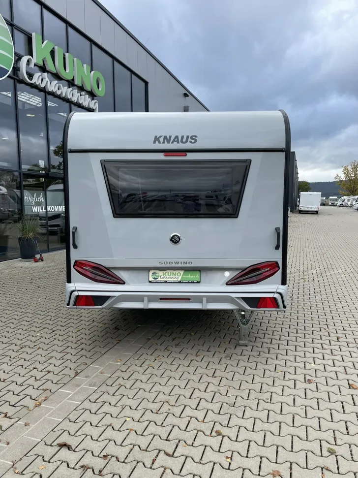 Fahrzeugbild Knaus Südwind BLACK SELECTION 500 FU Rundsitzgruppe #3