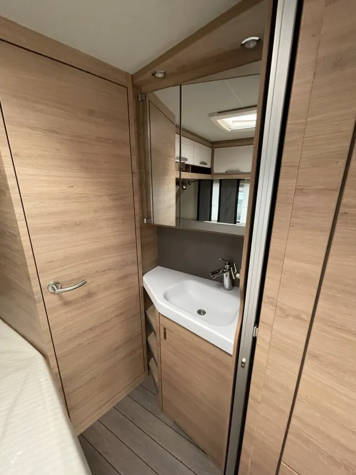 Fahrzeugbild Knaus Südwind BLACK SELECTION 500 FU Rundsitzgruppe #11