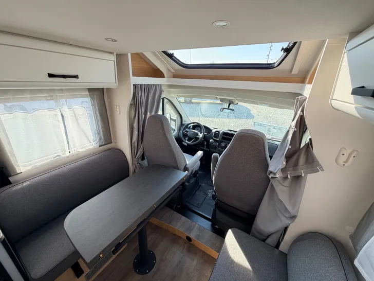 Fahrzeugbild Sunlight TEILINTEGRIERT T68C #25
