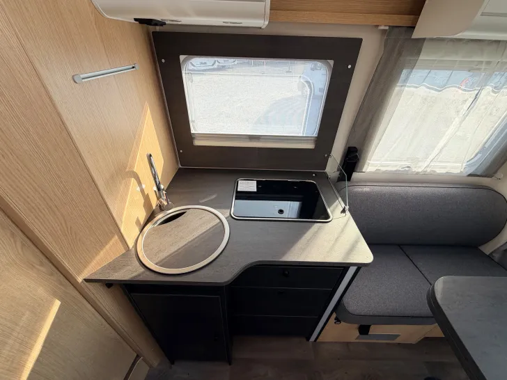 Fahrzeugbild Sunlight TEILINTEGRIERT T68C #38