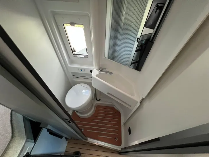 Fahrzeugbild Clever Select Line Runner Active * Schwenkbad * #47
