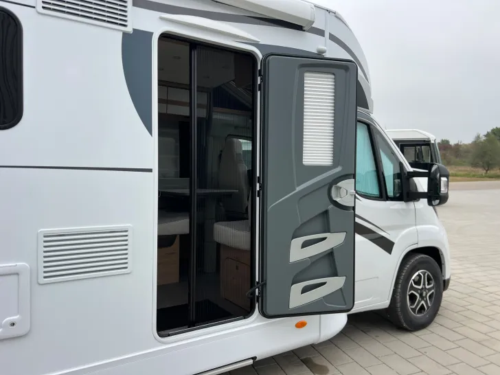 Fahrzeugbild Glücksmobil TEILINTEGRIERTE 741 EB #18